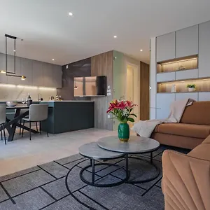 Petit Palace Apartment