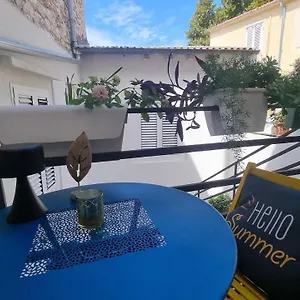 Place 4 U Center Apartment